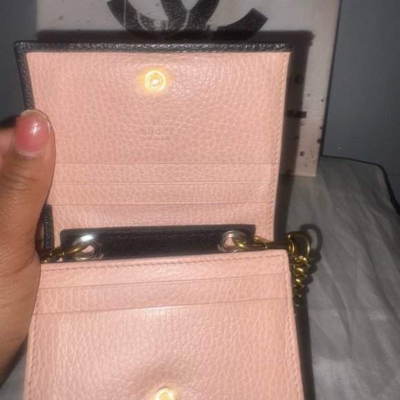 🖤SOLD🖤Gucci wallet with BOW in Black with Gold Chain - Picture 2 of 10